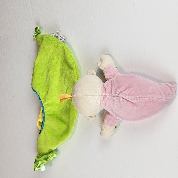 Manhattan toy Snuggle Pod Sweet Pea plush toy - Picture 3 of 9